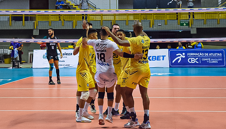 jogadores do rede cuca vôlei